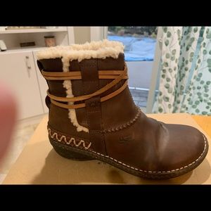 Brown leather Ugg boots. Fur lined inside   Size 7 in great shape
